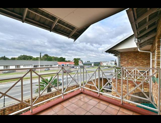 2 BEDROOM APARTMENT FOR SALE IN BRACKENHURST